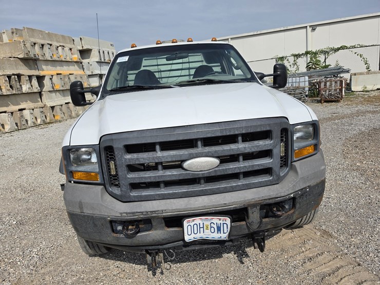2005-ford-f550-image-27