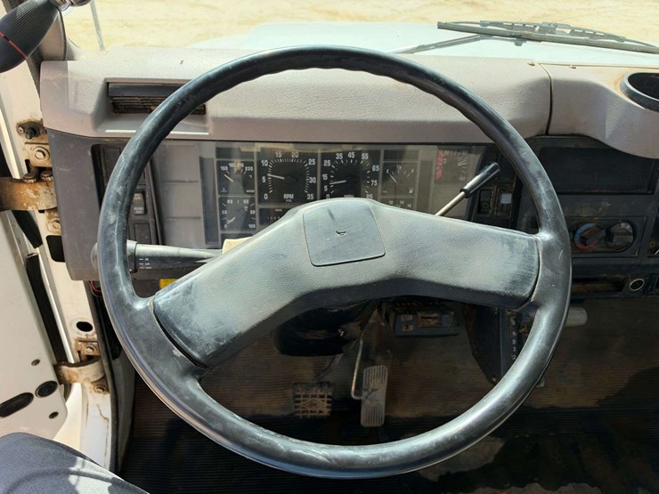 1996-international-4700-image-12