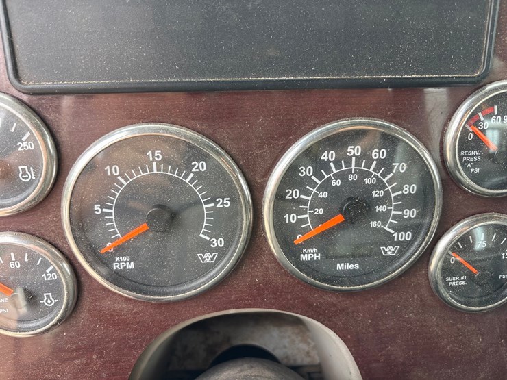 2013-western-star-4900sa-image-79