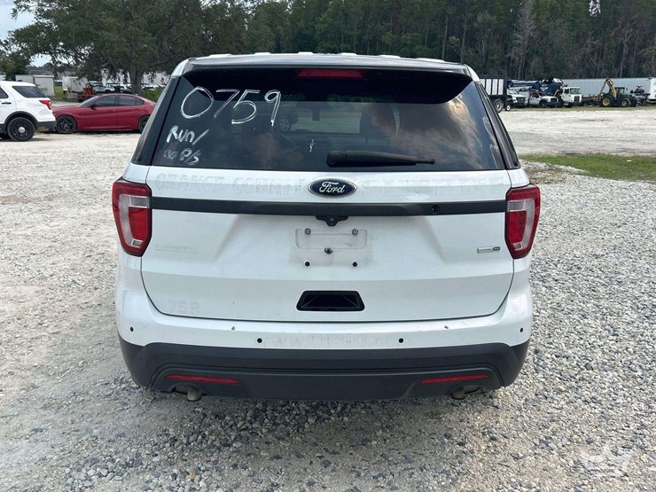 2016-ford-explorer-image-26