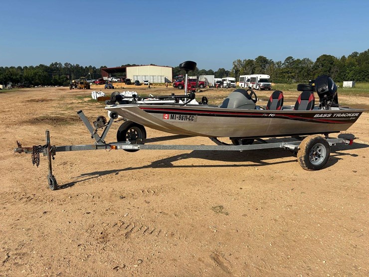 2010-bassmaster-pro-16-freshwater-boat-w/-trailer-image-1