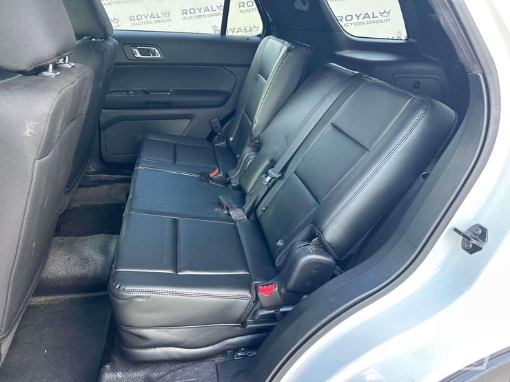 2016-ford-explorer-image-23