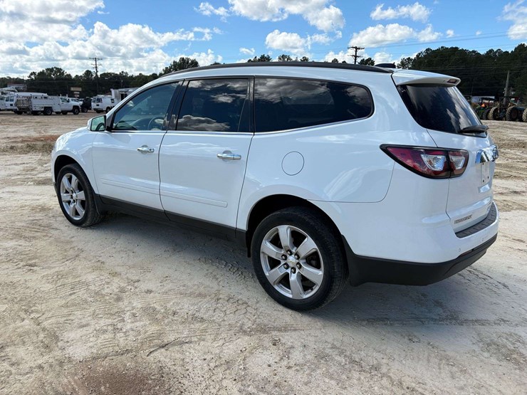 2017-chevrolet-traverse-image-2