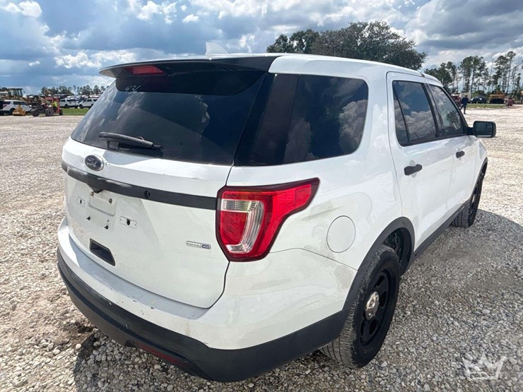 2016-ford-explorer-image-3