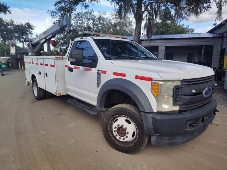 2017-ford-f550-sd-image-1