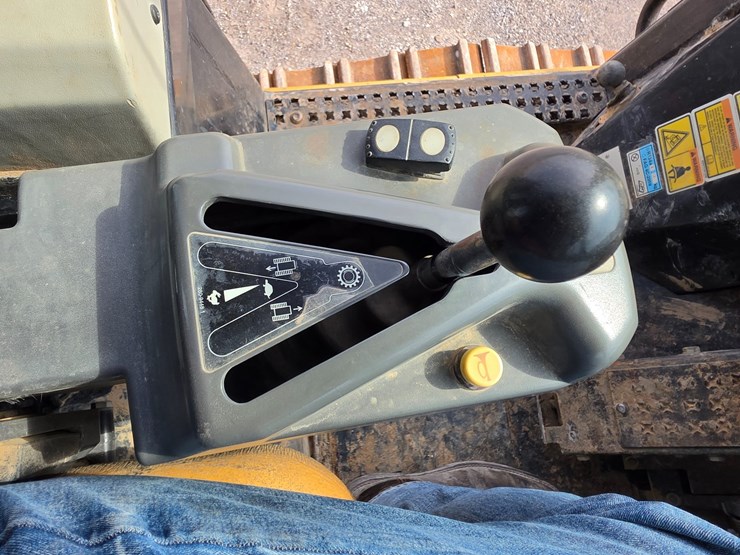 2007-caterpillar-953d-image-55