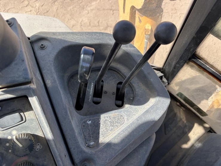 2006-deere-410g-image-40