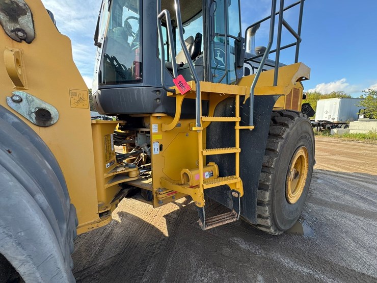 deere-744k-image-10