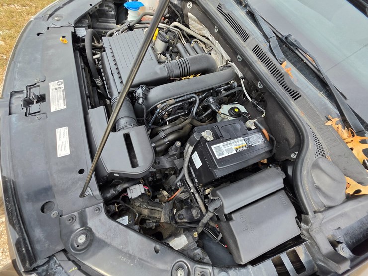 #25322-•-2017-volkswagen-jetta-passenger-car-image-29