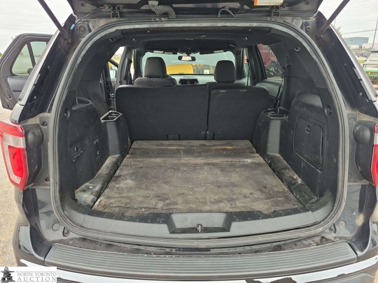 2019-ford-explorer-image-25