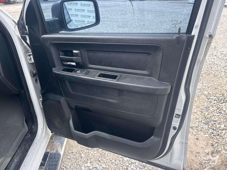 2015-dodge-1500-image-19