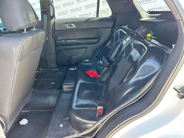 2016-ford-explorer-image-28