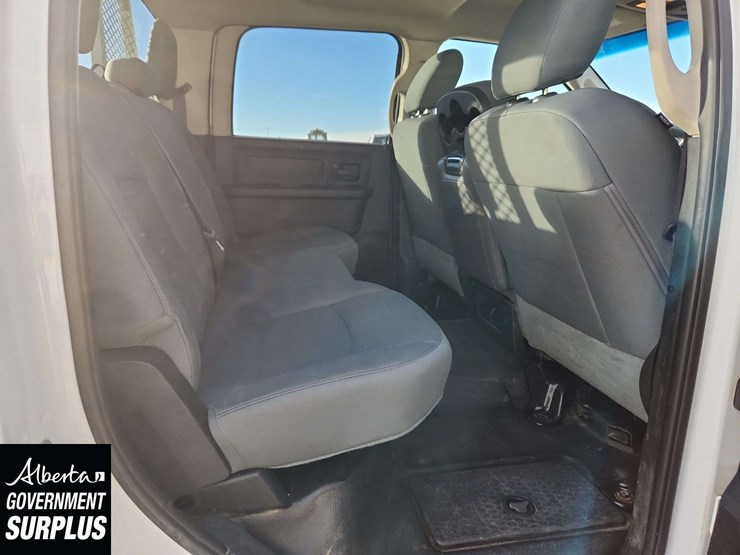 2015-dodge-2500-image-18