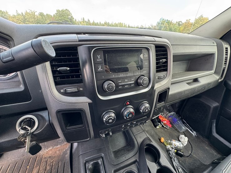 #1941-•-2017-ram-5500-cab-&-chassis-image-35