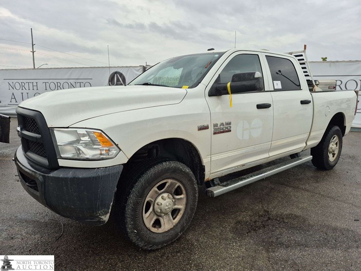 2014-dodge-3500-image-1