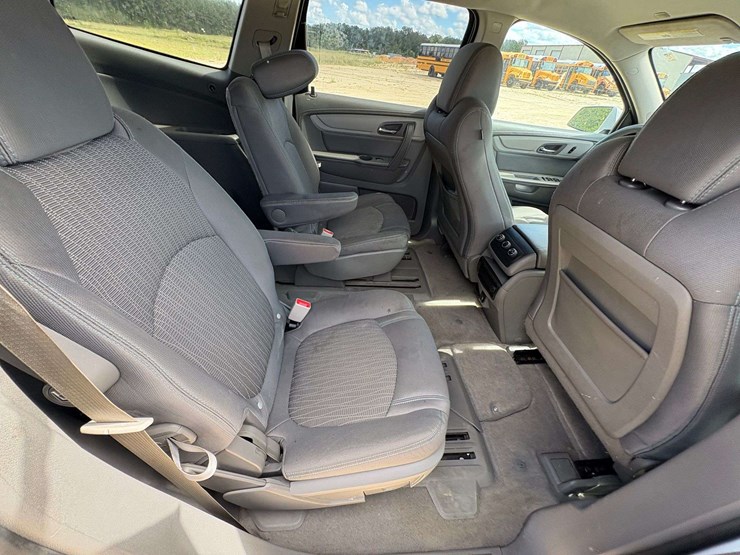 2017-chevrolet-traverse-image-16