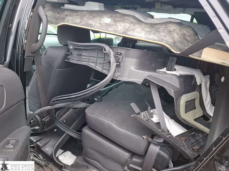 2015-ford-explorer-image-13