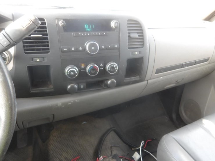 2013-chevrolet-2500-image-18