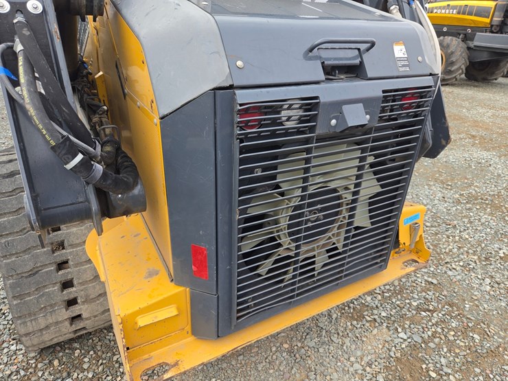 2020-deere-331g-image-25