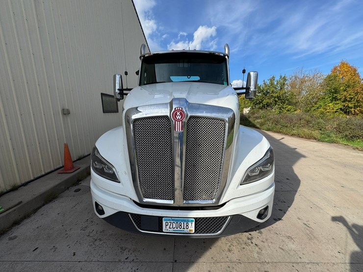 2022-kenworth-t680-image-7