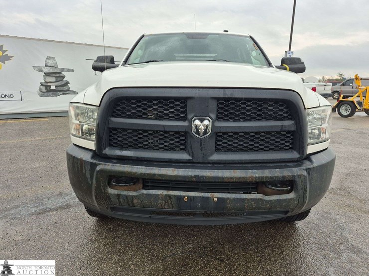 2014-dodge-3500-image-2