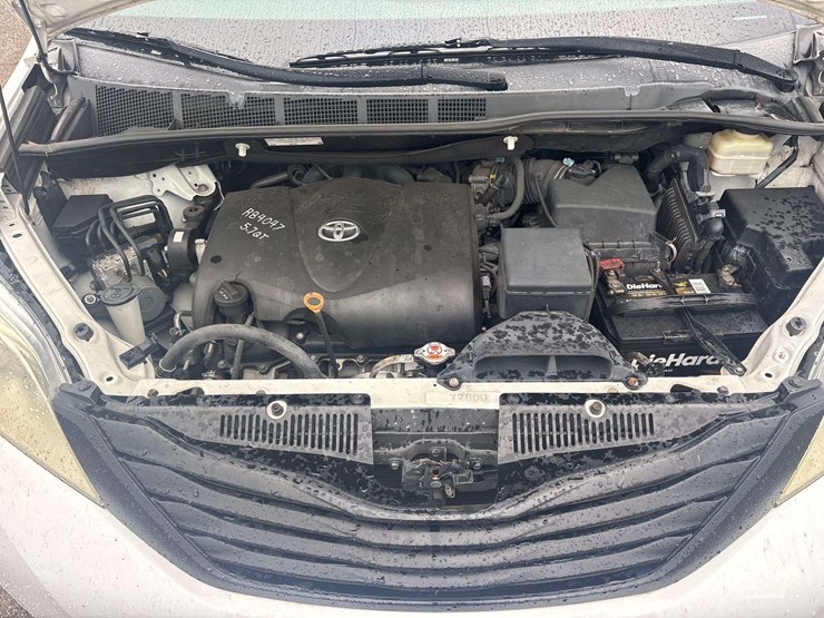 2017-toyota-sienna-image-6
