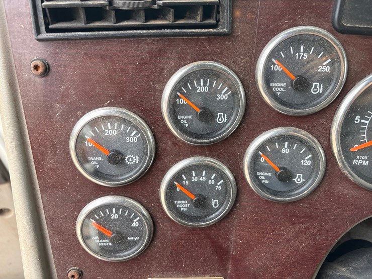 2013-western-star-4900sa-image-78