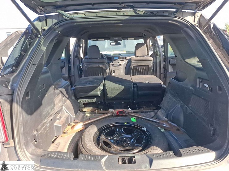 2020-ford-explorer-image-19