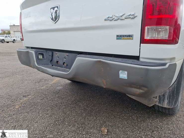 2011-dodge-1500-image-28