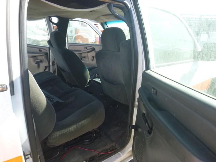 2003-chevrolet-2500hd-image-8