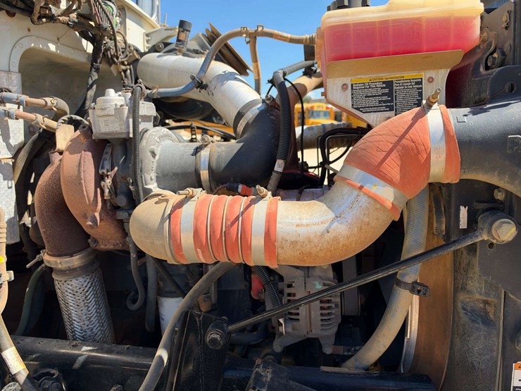 2020-peterbilt-348-image-9