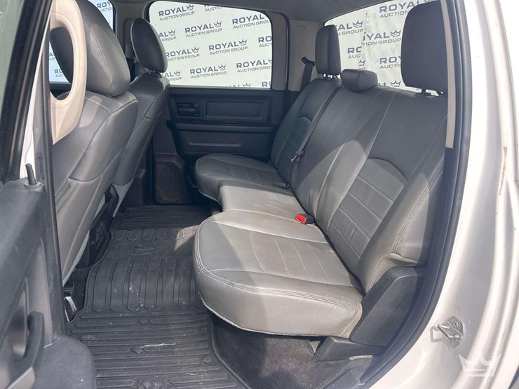 2015-dodge-1500-image-21