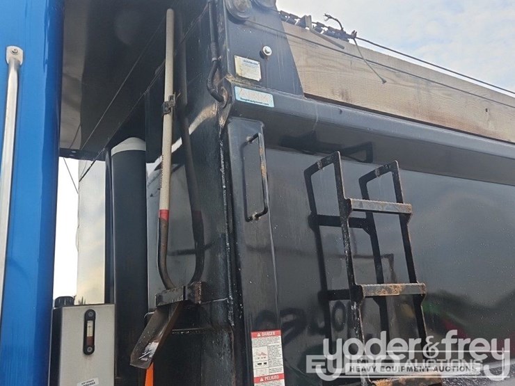 2019-freightliner-122sd-image-39
