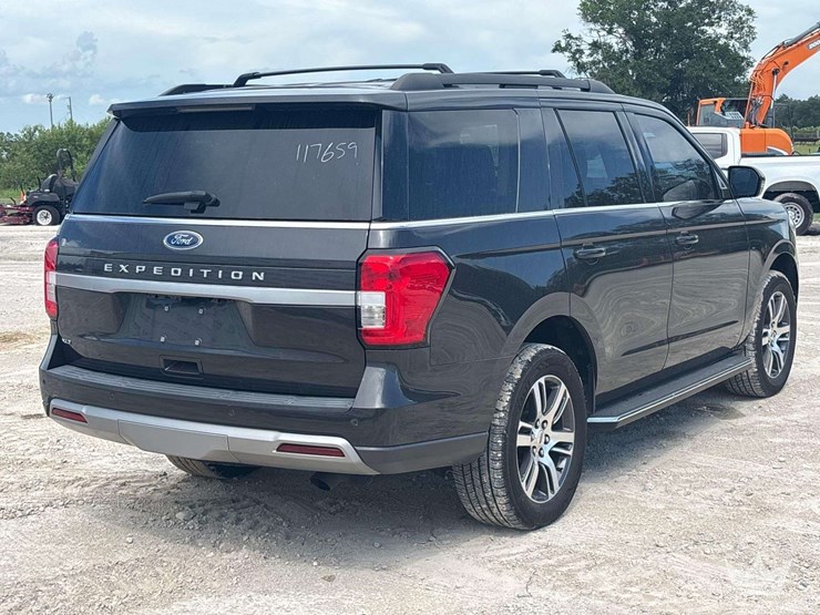2023-ford-expedition-image-3