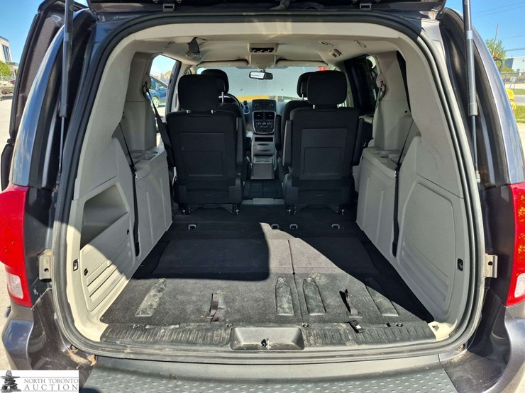 2017-dodge-grand-caravan-sxt-image-23
