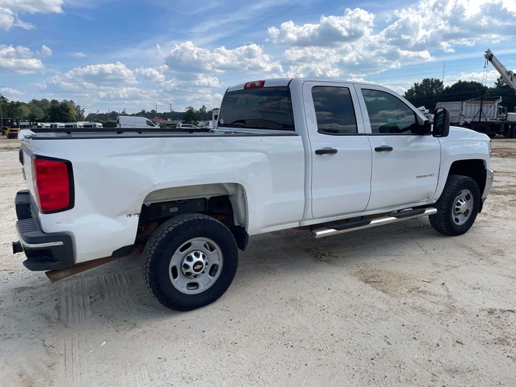 2015-chevrolet-silverado-2500-image-3