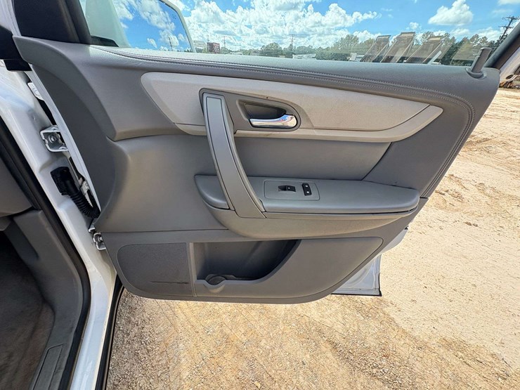 2017-chevrolet-traverse-image-17