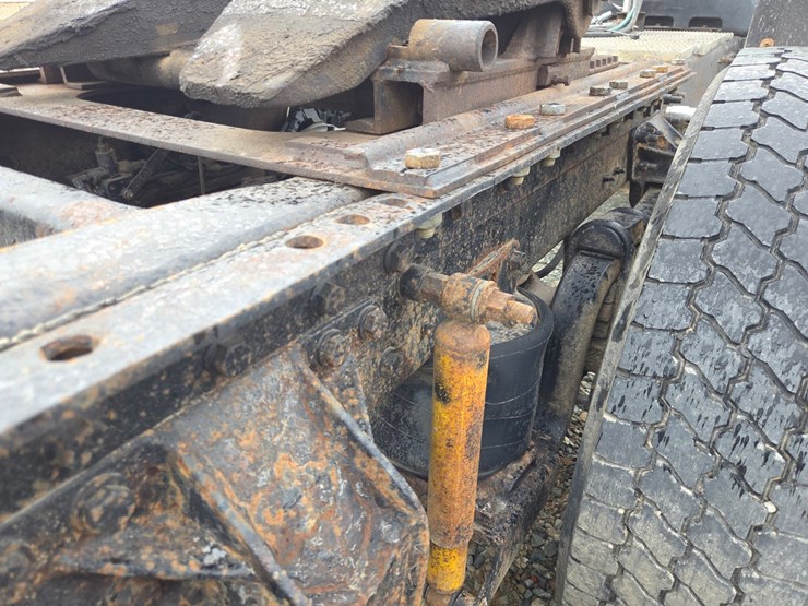 2000-mack-ch613-image-28