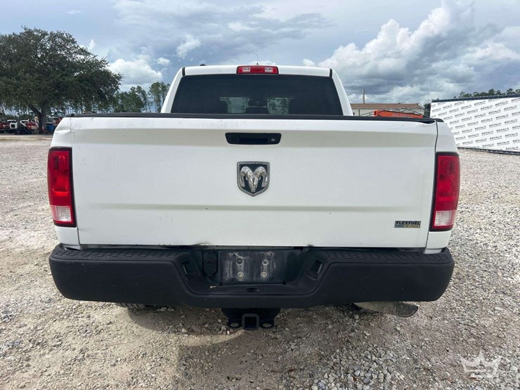 2015-dodge-1500-image-28