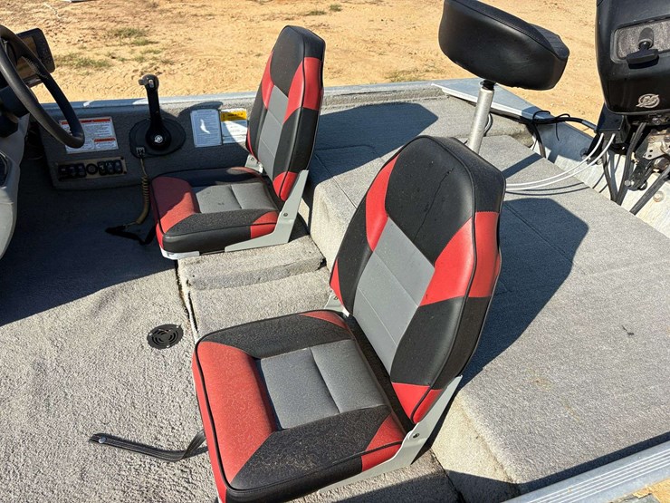 2010-bassmaster-pro-16-freshwater-boat-w/-trailer-image-13