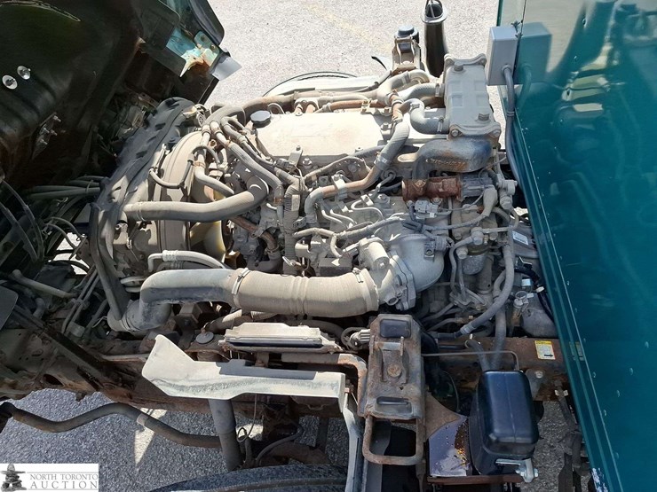 2014-isuzu-nqr-image-9