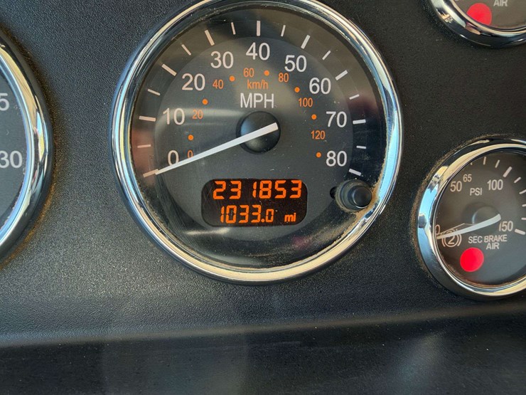 2020-peterbilt-348-image-32