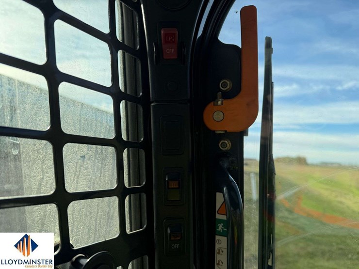 2015-bobcat-s570-image-16