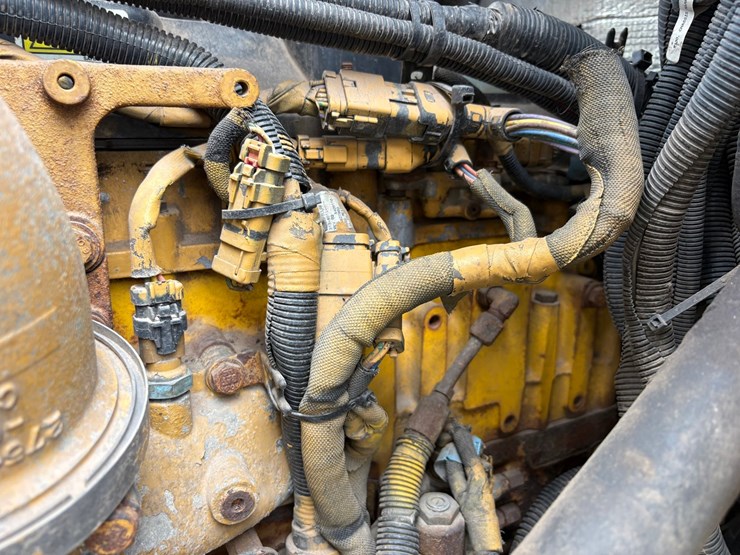 2009-caterpillar-c13-image-57