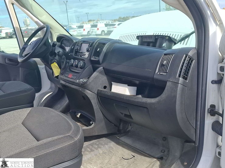 non-operable-2017-ram-promaster-cargo-van-image-16