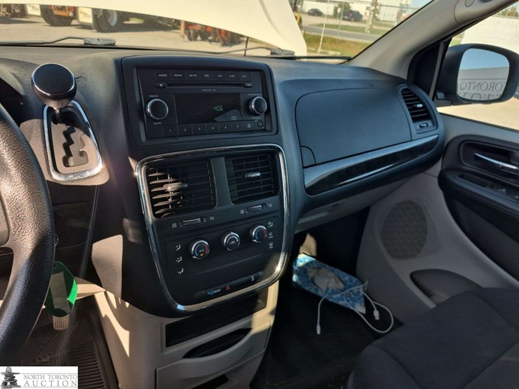 2011-dodge-grand-caravan-se-image-12
