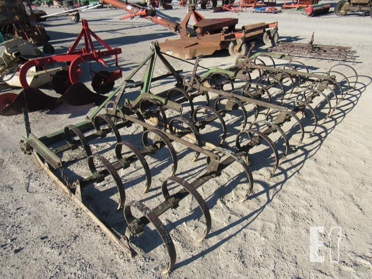 john-deere-12-image-1