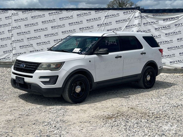 2016-ford-explorer-image-1