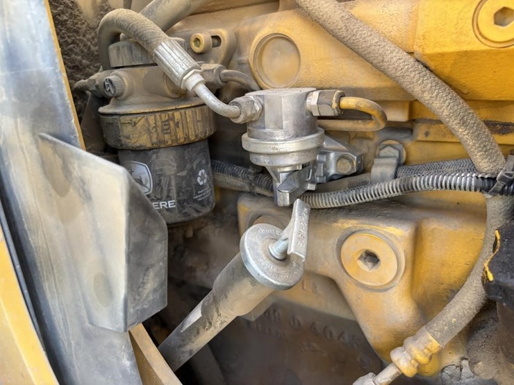 2005-deere-410g-image-47