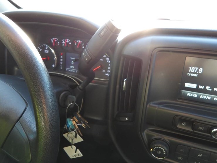 2017-chevrolet-2500-image-22
